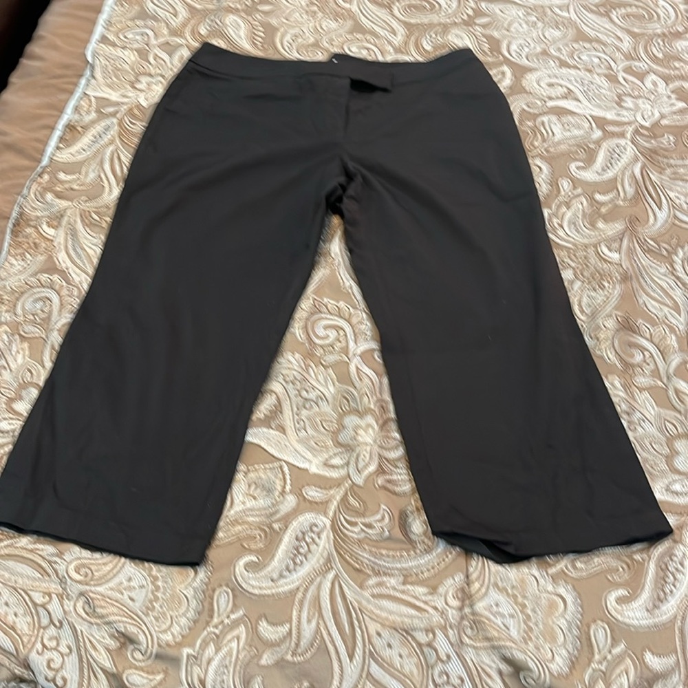 New York & Company , Size 16 Black Capri Pants, 98% Cotton, 2% Spandex
